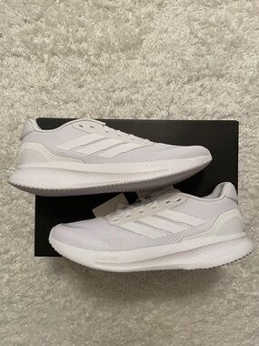 Adidas Women’s Runfalcon 5 Running Shoes size 9.5 in the color White NWT